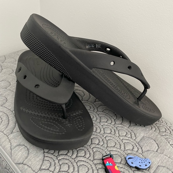🆕 CROCS 🐊Classic Platform Flips 🩴🩴 - Picture 8 of 13